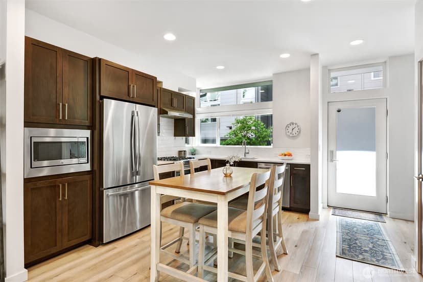 Property photo for 2605 22nd Avenue W #B, Seattle photo 6