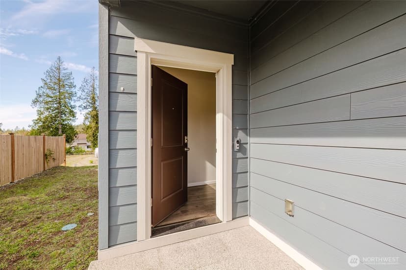 Property photo for 6453 Hornet Circle NE, Bremerton photo 4