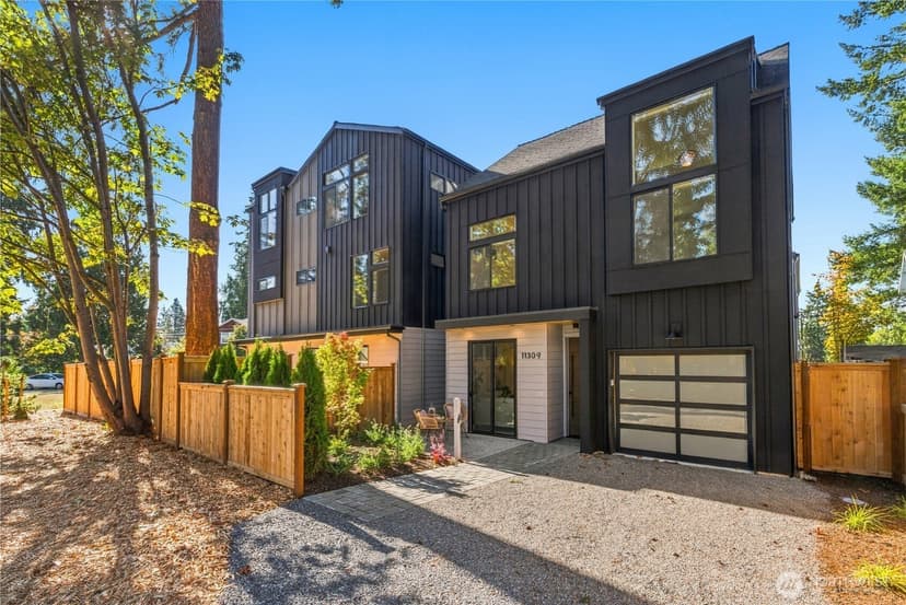 Property photo for 11309 Goodwin Way NE, Seattle photo 2