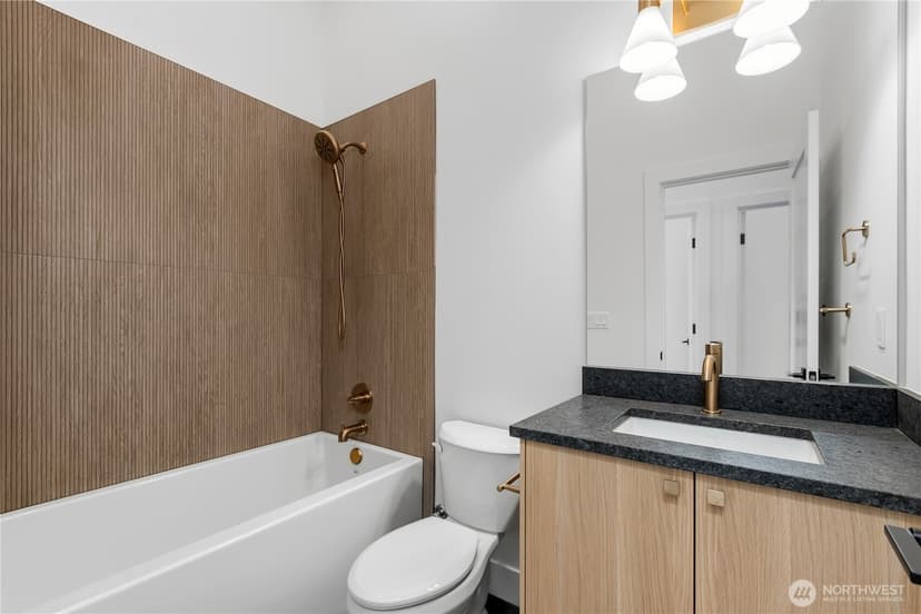 Property photo for 11309 Goodwin Way NE, Seattle photo 15