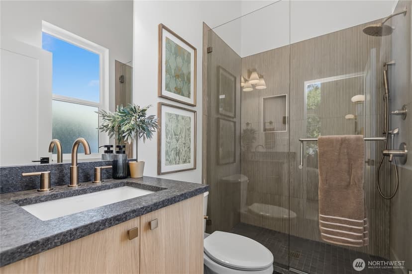 Property photo for 11309 Goodwin Way NE, Seattle photo 17