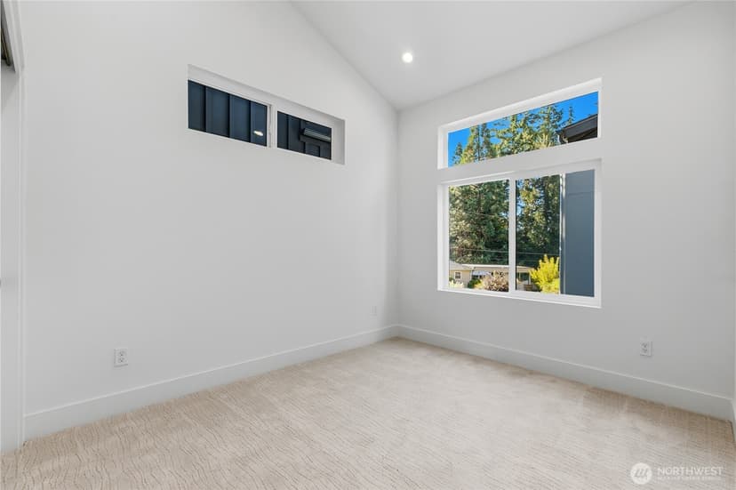 Property photo for 11309 Goodwin Way NE, Seattle photo 13