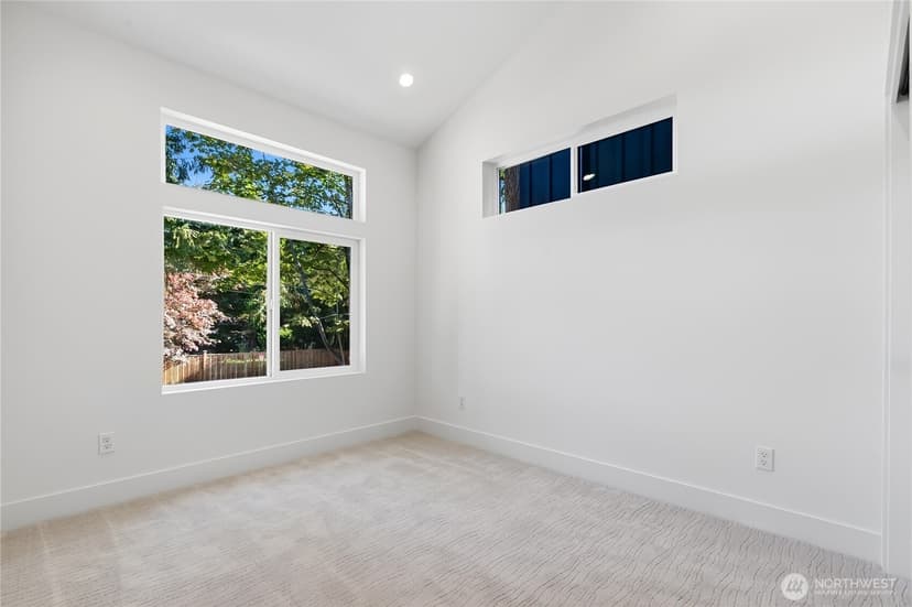 Property photo for 11309 Goodwin Way NE, Seattle photo 14