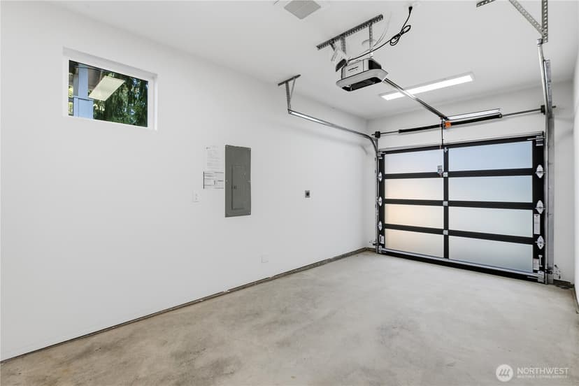 Property photo for 11309 Goodwin Way NE, Seattle photo 12