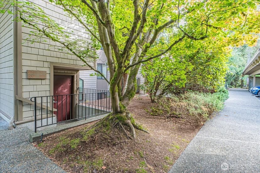 Property photo for 13730 15th Avenue NE #C101, Seattle photo 24