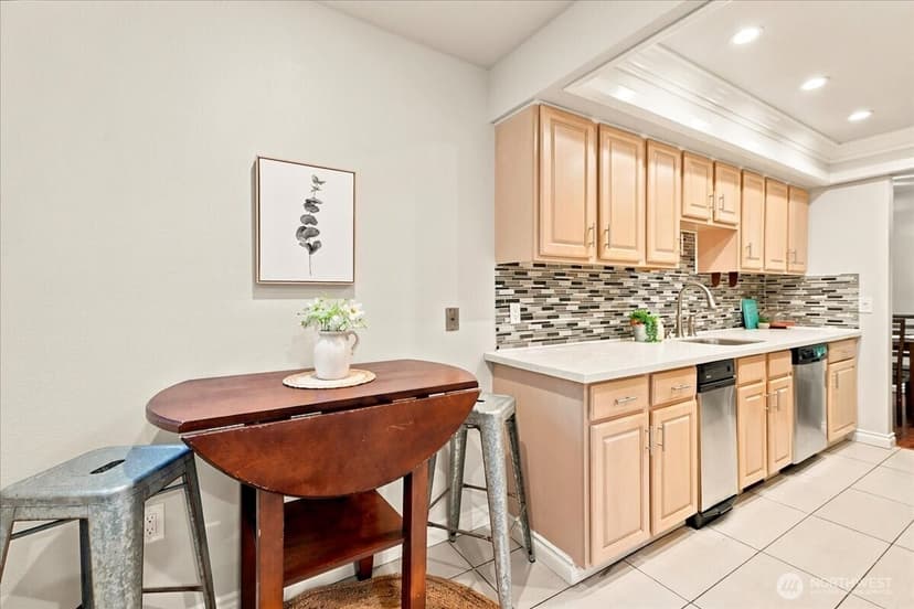 Property photo for 13730 15th Avenue NE #C101, Seattle photo 11