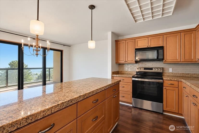 Property photo for 601 S 227th Street #409S, Des Moines photo 6