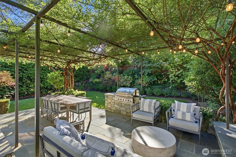 Property photo for 1905 33rd Avenue S, Seattle photo 15