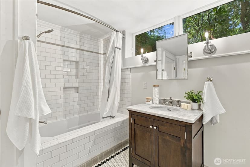 Property photo for 1905 33rd Avenue S, Seattle photo 36