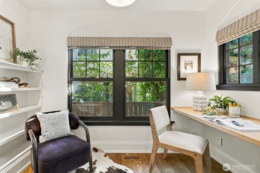 Property photo for 1905 33rd Avenue S, Seattle photo 11