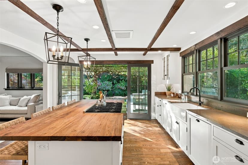 Property photo for 1905 33rd Avenue S, Seattle photo 14