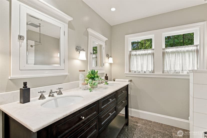 Property photo for 1905 33rd Avenue S, Seattle photo 30