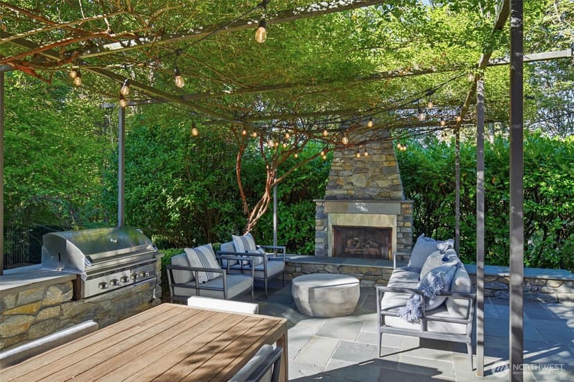 Property photo for 1905 33rd Avenue S, Seattle photo 16