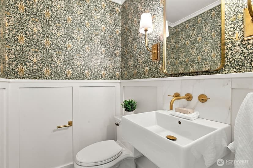Property photo for 1905 33rd Avenue S, Seattle photo 8