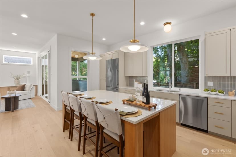 Property photo for 5739 25th Avenue NE, Seattle photo 13