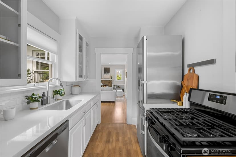 Property photo for 7520 Linden Avenue N, Seattle photo 16