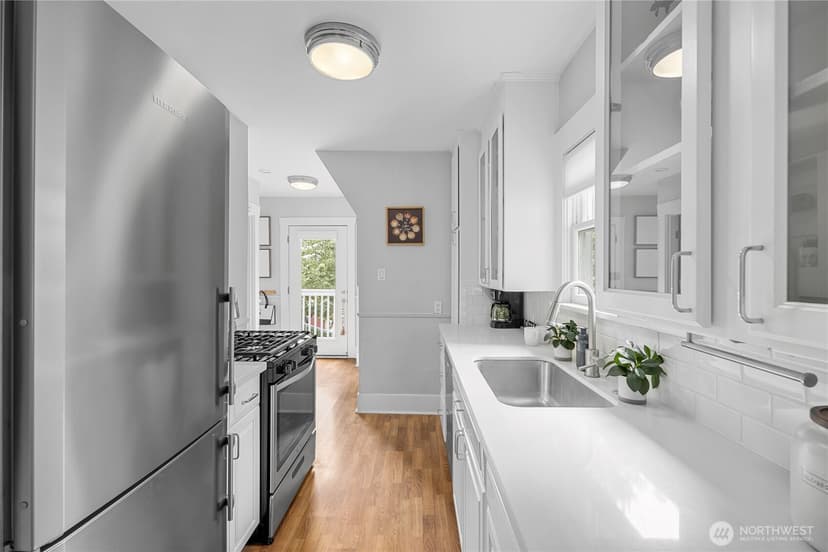 Property photo for 7520 Linden Avenue N, Seattle photo 15