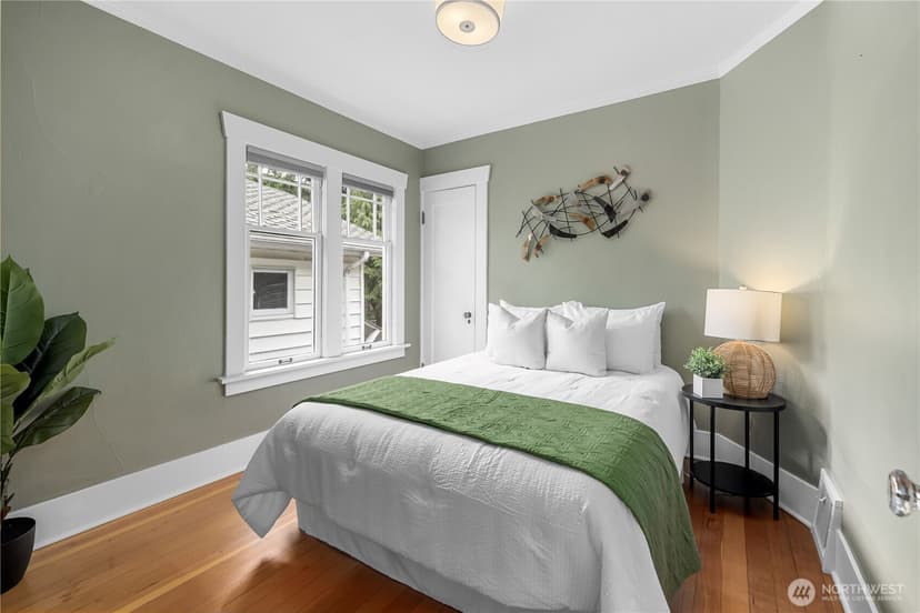 Property photo for 7520 Linden Avenue N, Seattle photo 12
