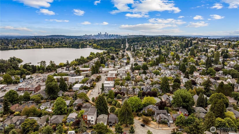 Property photo for 7520 Linden Avenue N, Seattle photo 32