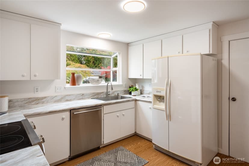 Property photo for 21212 4th Avenue W, Bothell photo 11