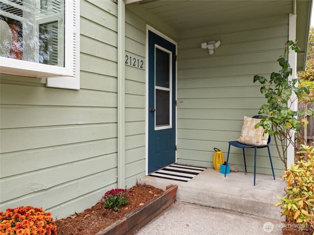 Property photo for 21212 4th Avenue W, Bothell photo 2