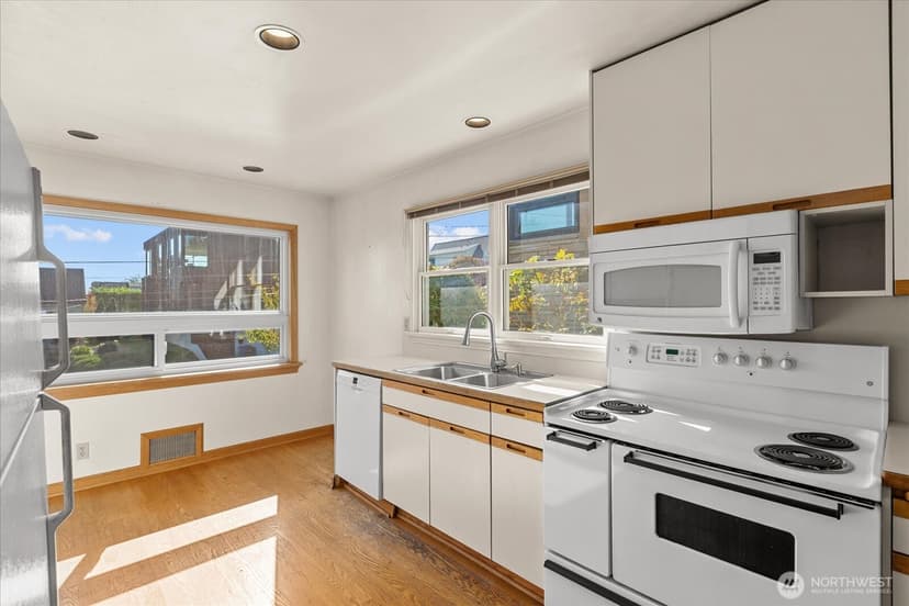 Property photo for 2620 W Lynn Street, Seattle photo 12