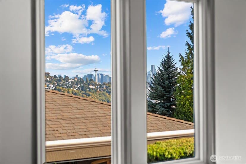 Property photo for 2620 W Lynn Street, Seattle photo 6