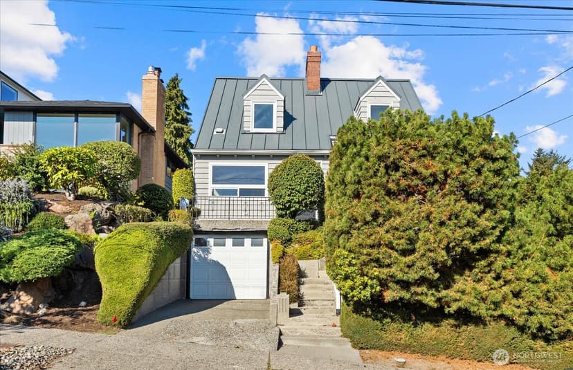 Property photo for 2620 W Lynn Street, Seattle photo 2