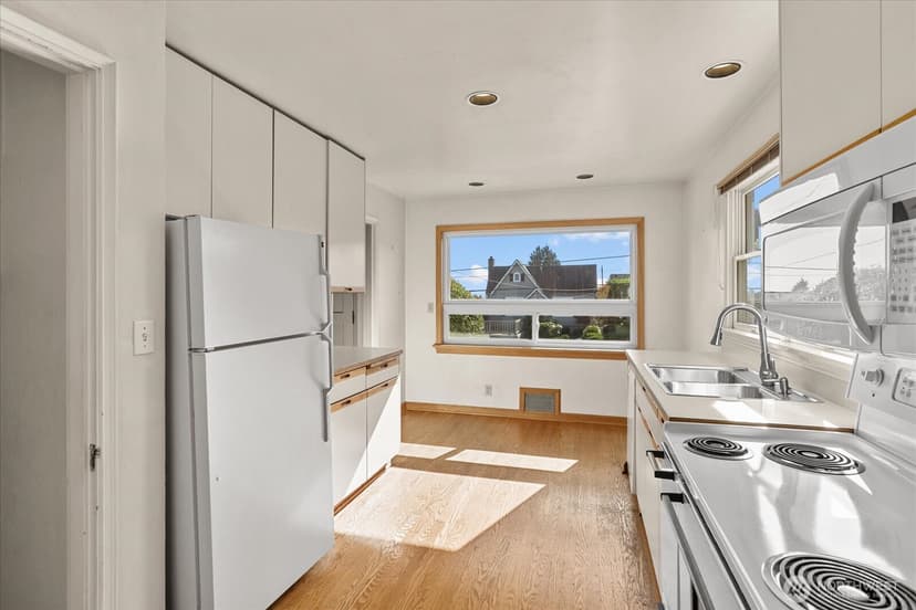 Property photo for 2620 W Lynn Street, Seattle photo 13
