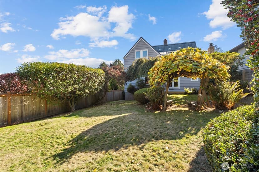 Property photo for 2620 W Lynn Street, Seattle photo 32