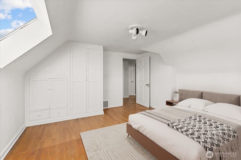 Property photo for 2620 W Lynn Street, Seattle photo 21