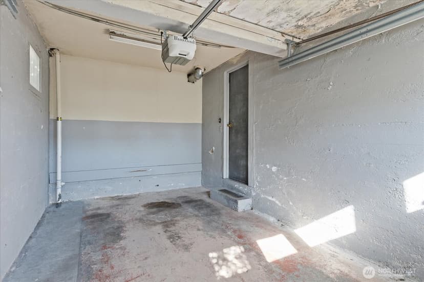 Property photo for 2620 W Lynn Street, Seattle photo 28