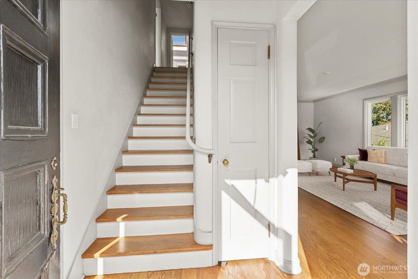 Property photo for 2620 W Lynn Street, Seattle photo 4