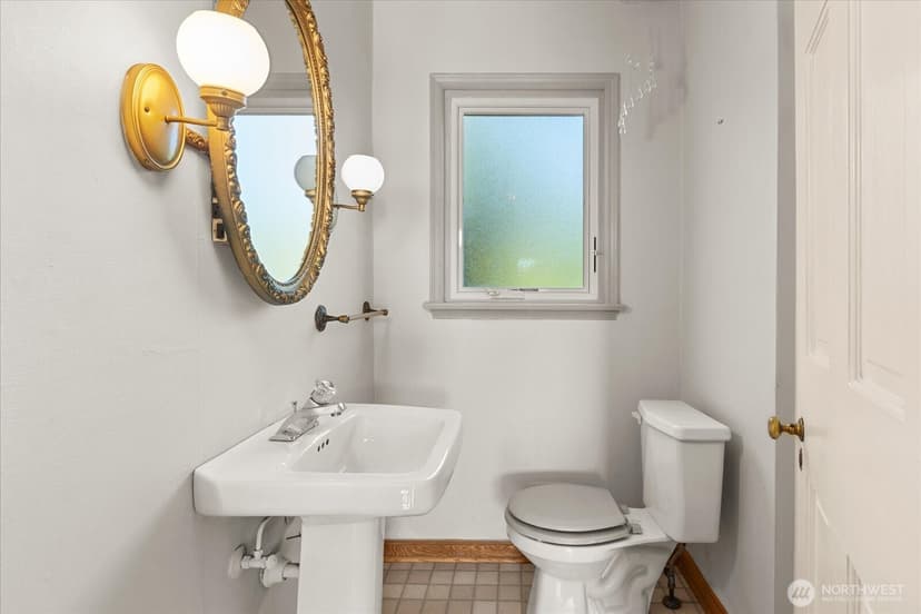 Property photo for 2620 W Lynn Street, Seattle photo 22