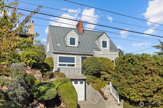 Property photo for 2620 W Lynn Street, Seattle