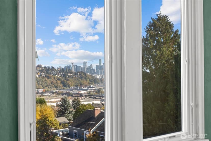 Property photo for 2620 W Lynn Street, Seattle photo 17