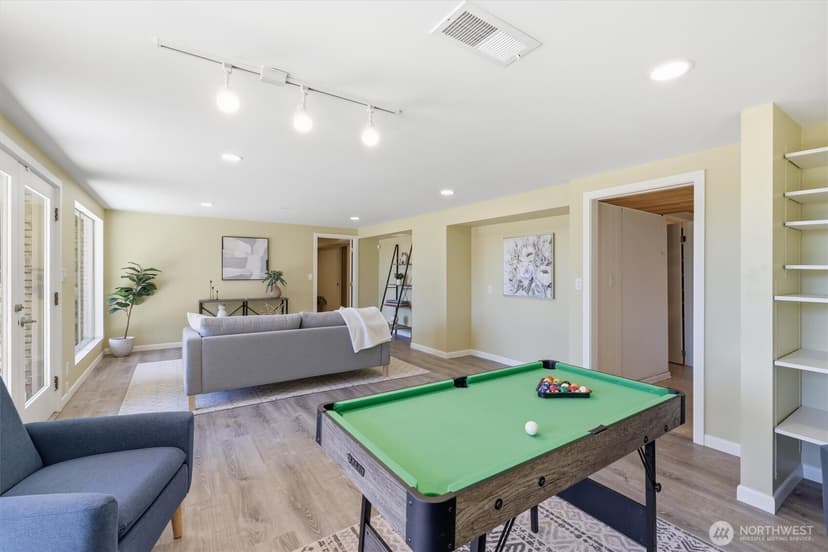 Property photo for 18540 63rd Avenue NE, Kenmore photo 32