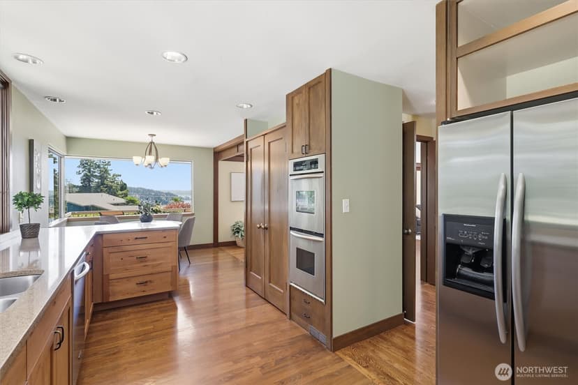 Property photo for 18540 63rd Avenue NE, Kenmore photo 10