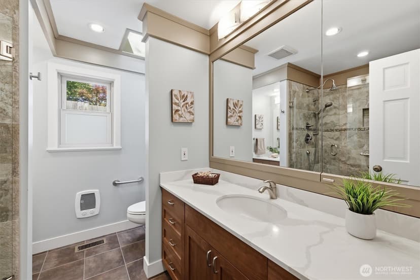 Property photo for 18540 63rd Avenue NE, Kenmore photo 28