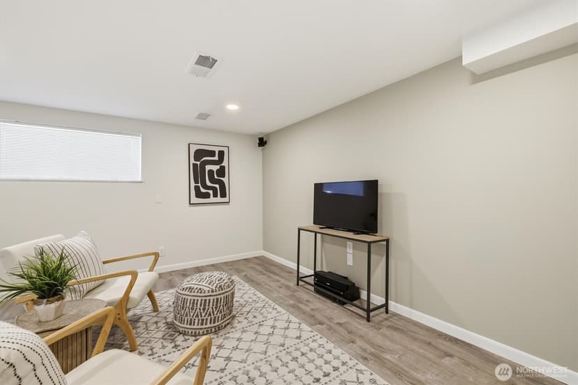 Property photo for 18540 63rd Avenue NE, Kenmore photo 33