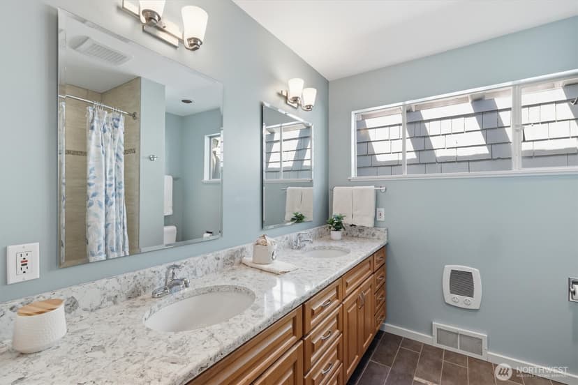 Property photo for 18540 63rd Avenue NE, Kenmore photo 24