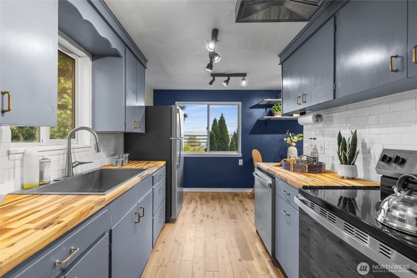 Property photo for 1404 Whitworth Avenue S, Renton photo 19