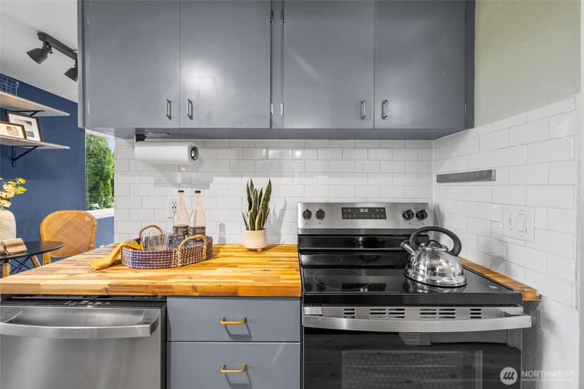 Property photo for 1404 Whitworth Avenue S, Renton photo 18