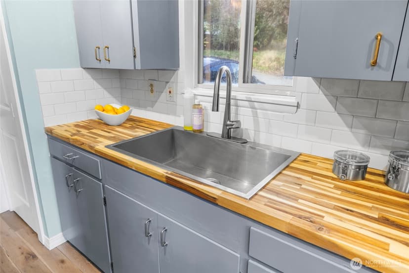 Property photo for 1404 Whitworth Avenue S, Renton photo 17