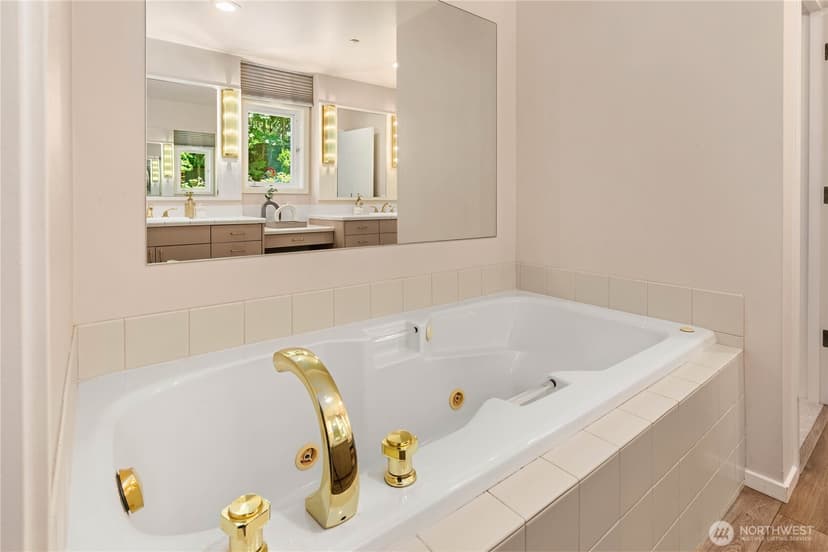Property photo for 9210 Parkwood Ridge Road, Mercer Island photo 18