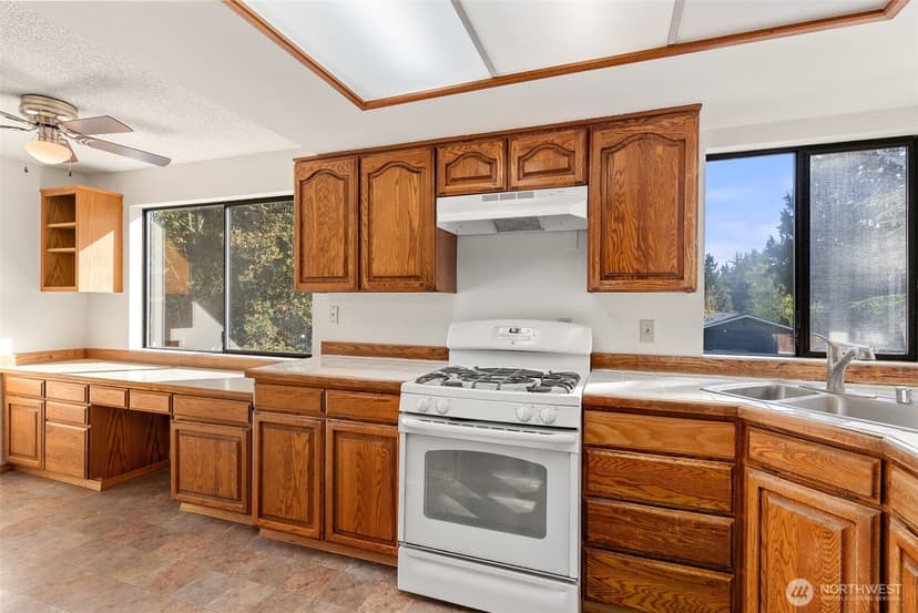 Property photo for 3805 224th Place SW, Mountlake Terrace photo 17