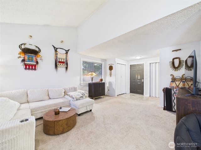 Property photo for 19125 Ballinger Way NE #202, Shoreline photo 3