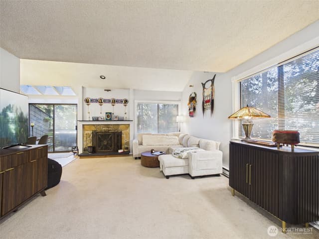 Property photo for 19125 Ballinger Way NE #202, Shoreline photo 4