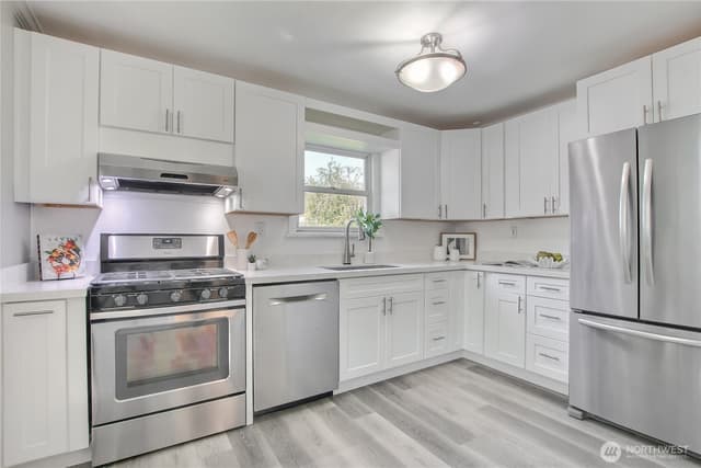 Property photo for 12119 24th Street E, Edgewood photo 5