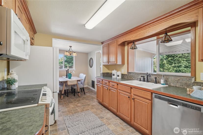 Property photo for 9315 121st Street SW, Lakewood photo 7